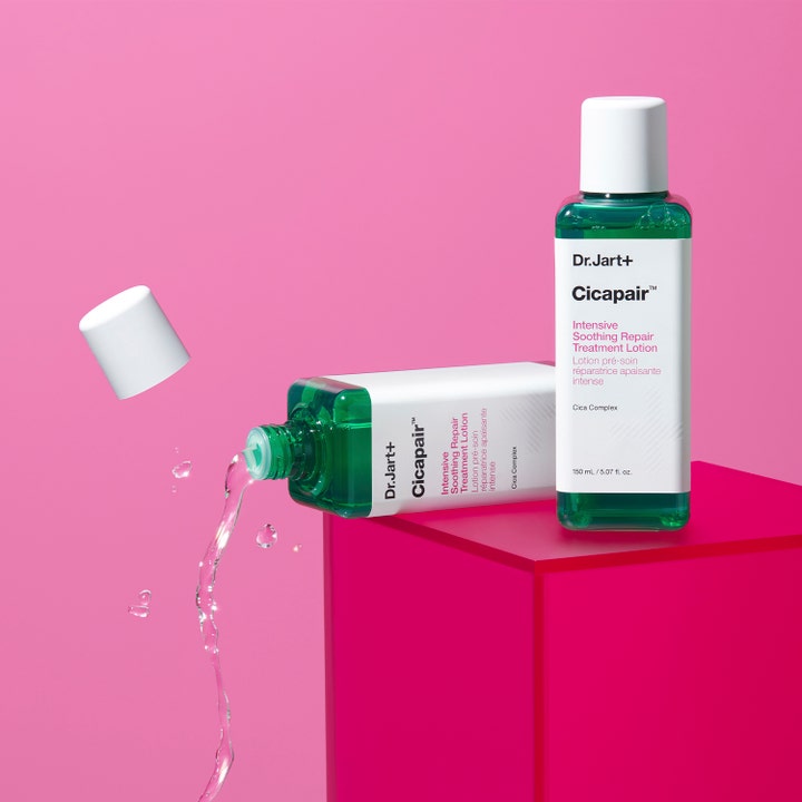 Dr.Jart+ Cicapair Intensive Soothing Repair Treatment Lotion 150 ml beroligende toner i grønn flaske med flytende tekstur