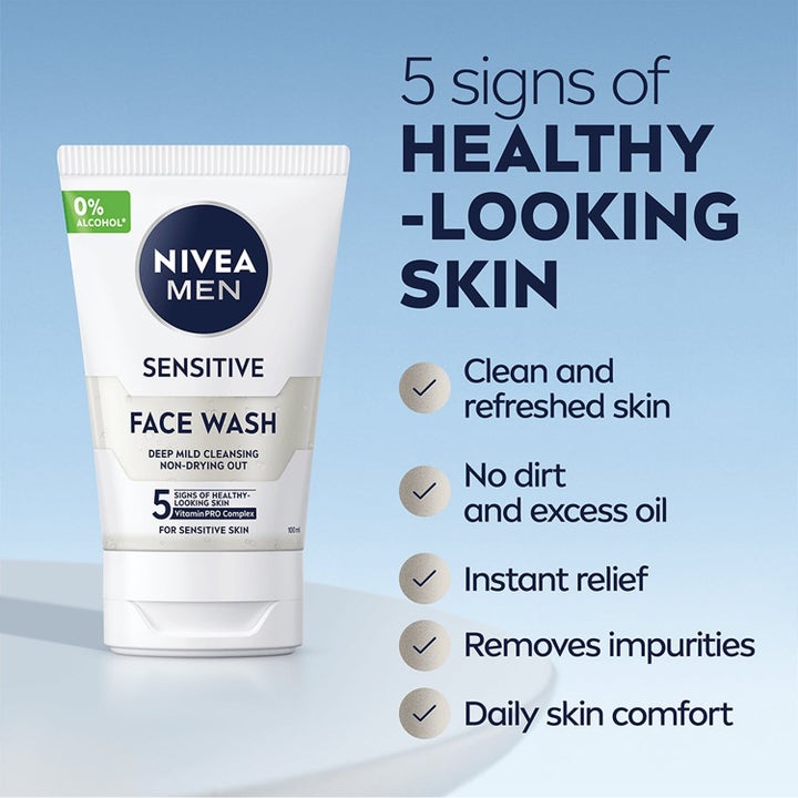 NIVEA MEN Sensitive Face Wash 100 ml fjerner urenheter og gir sunn hud med 0% alkohol i hvit tube