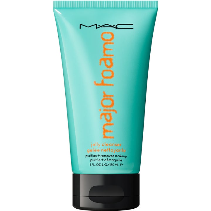 MAC Major Foamo Jelly Cleanser 150 ml ansiktsrens som fjerner sminke i en turkis tube med oransje tekst og sort kork