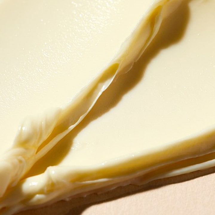 Nuxe Rêve de Miel Face Cream 50 ml nærende dagkrem med en fyldig og rik lysegul kremet tekstur
