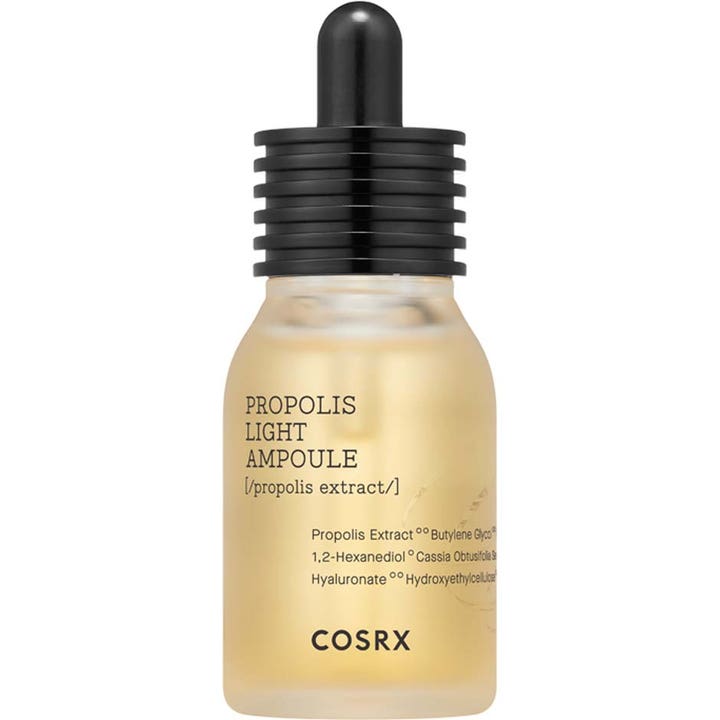 COSRX Propolis Light Ampoule 30 ml beroligende ansiktsserum i frostet glassflaske med gyllen væske og svart pipettekork
