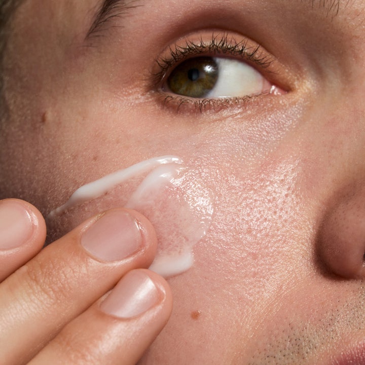 The INKEY List Omega Water Cream 50 ml fuktighetsgivende dagkrem i hvit tube med en klatt lett kremtekstur