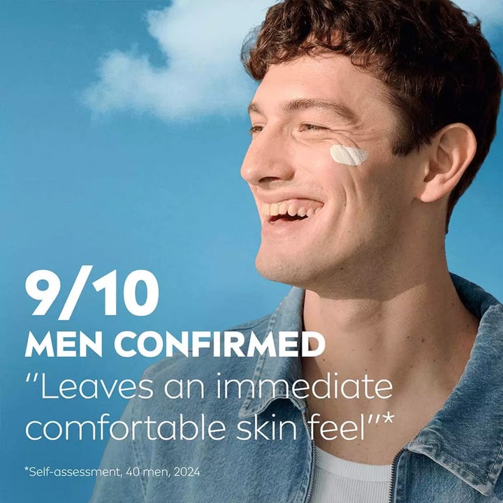 NIVEA Sensitive Daily Protect Moisturiser 50 ml dagkrem påføres en smilende mann mot en blå himmel