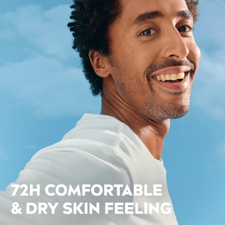 NIVEA MEN Dry Fresh Roll-on 50 ml herrdeodorant gir 72 timers tørr hudfølelse vist med en smilende mann mot blå himmel.