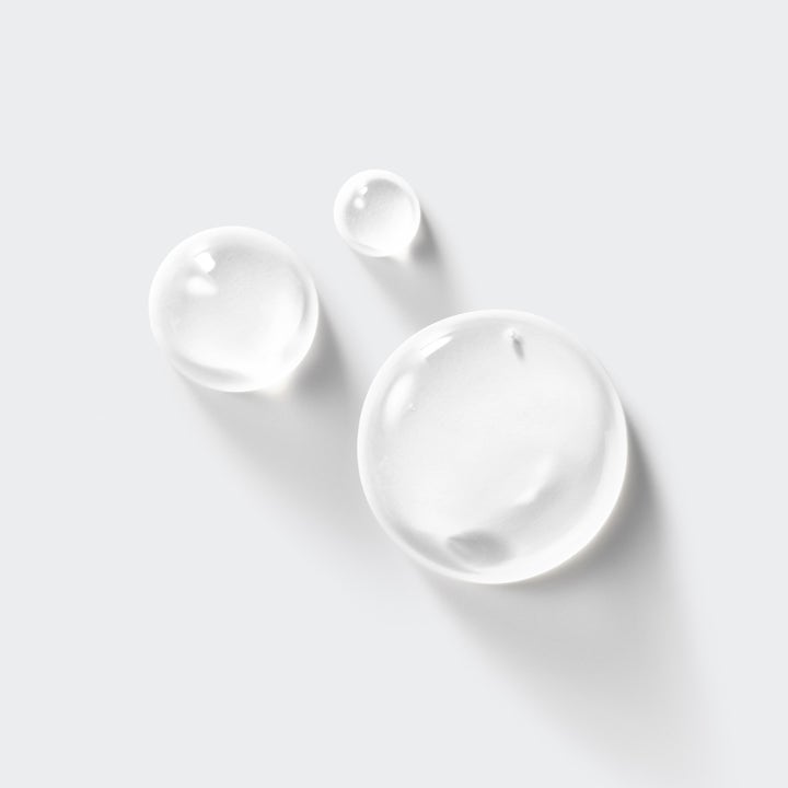 Clinique Anti Blemish Advanced Clearing Gel 20 ml spot treatment med tre dråper klar gjennomsiktig geltekstur.