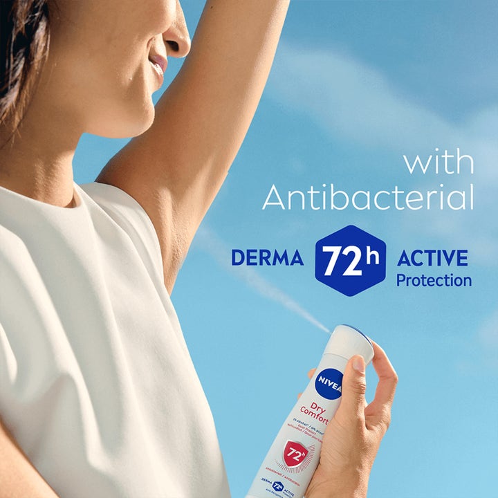 NIVEA Dry Fresh Deospray 150 ml deospray gir 72 timers beskyttelse vist i bruk på huden