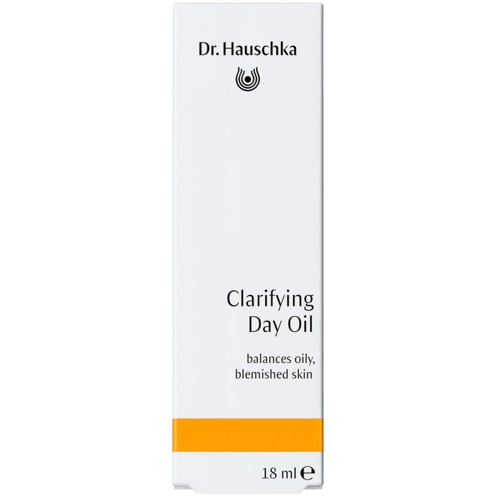 Dr. Hauschka Clarifying Day Oil 18 ml ansiktsolje balanserer fet og uren hud i hvit eske med oransje stripe.