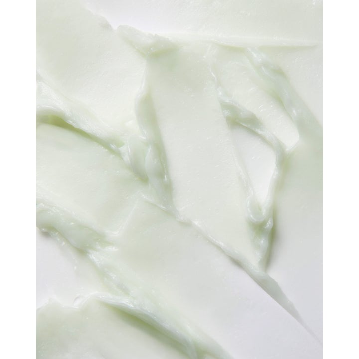 Banila Co Clean It Zero Cleansing Balm Pore Clarifying 100 ml renser porer og viser en lysegrønn smøremyk tekstur.