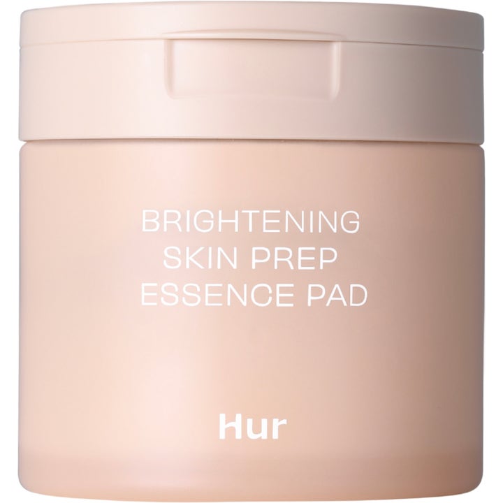 Hur Brightening Skin Prep Essence Pad opplysende ansiktspads i en matt ferskenfarget krukke med hvit tekst
