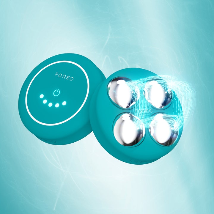 FOREO BEAR 2 body Evergreen 1 stk er en oppstrammende kroppsenhet med fire sølvkuler og lysende mikrostrøm.