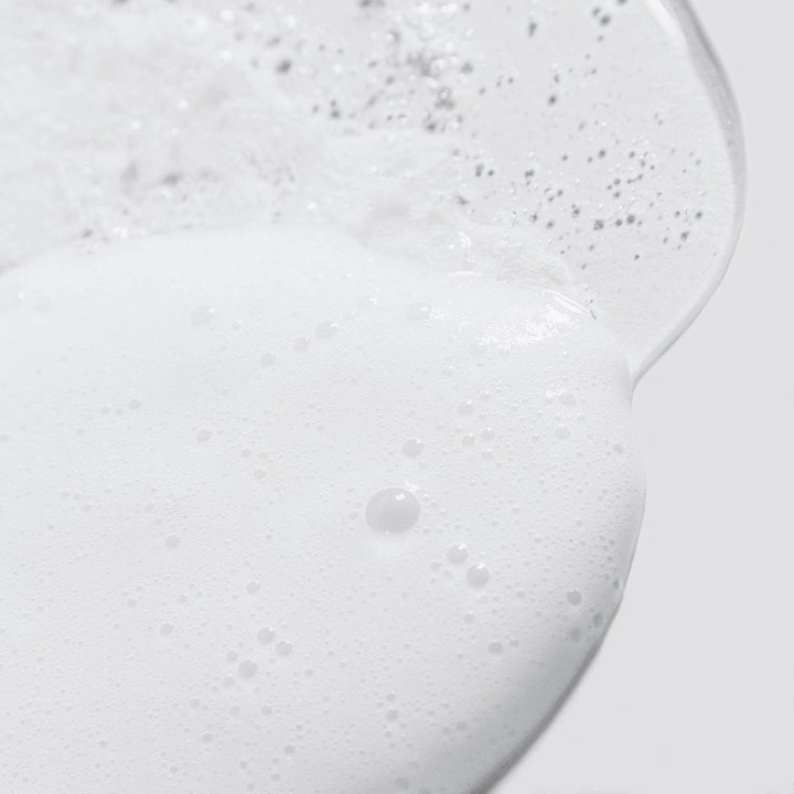 Dermalogica Special Cleansing Gel 500 ml rengjøringsgel med hvit skummende tekstur og små bobler