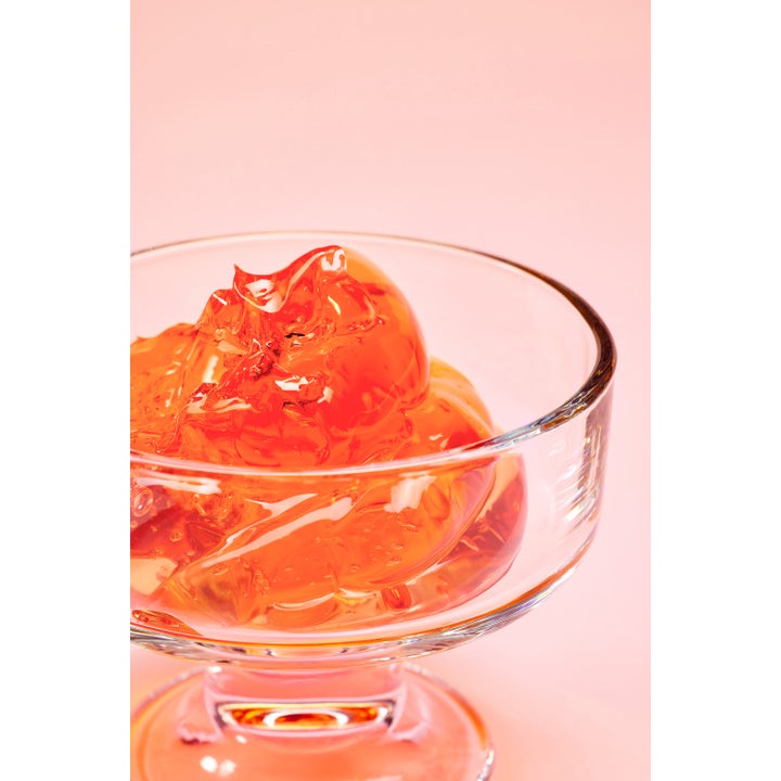 Mixsoon PDRN Collagen Cream 50 ml fuktighetsgivende ansiktskrem med fyldig oransje gelékonsistens i en glasskål.