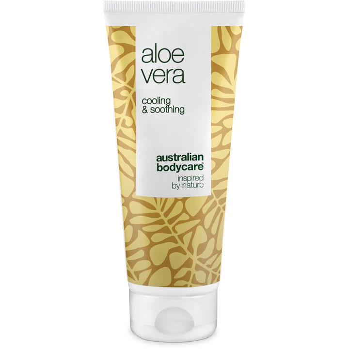 Australian Bodycare Aloe Vera Gel kjølende gel i hvit tube med gult bladmønster og hvitt lokk som beroliger huden