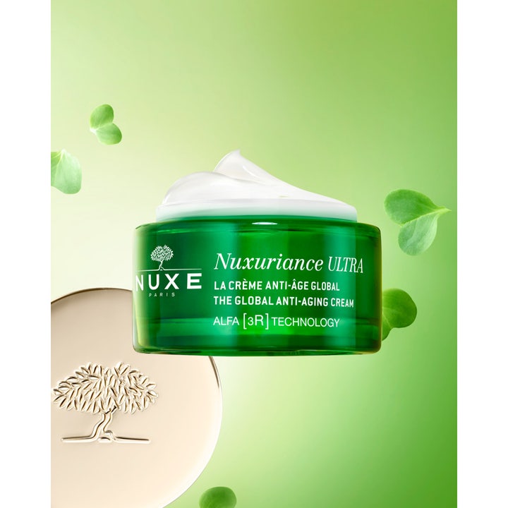 Nuxe Nuxuriance ULTRA 50 ml anti-age dagkrem i grønn krukke med hvit tekstur og svevende blader.