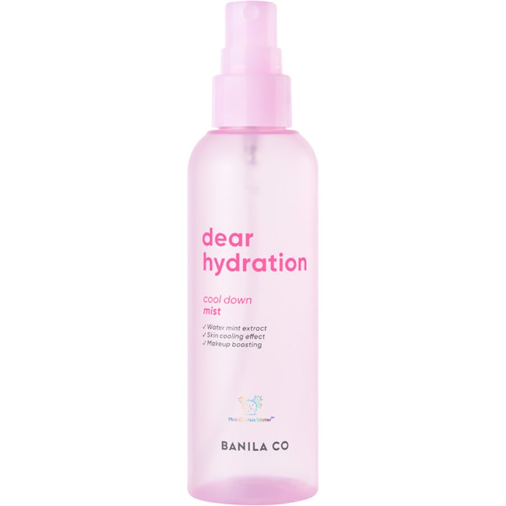 Banila Co Dear Hydration Cool Down Mist 99 ml kjølende face mist i rosa semitransparent sprayflaske med rosa kork.