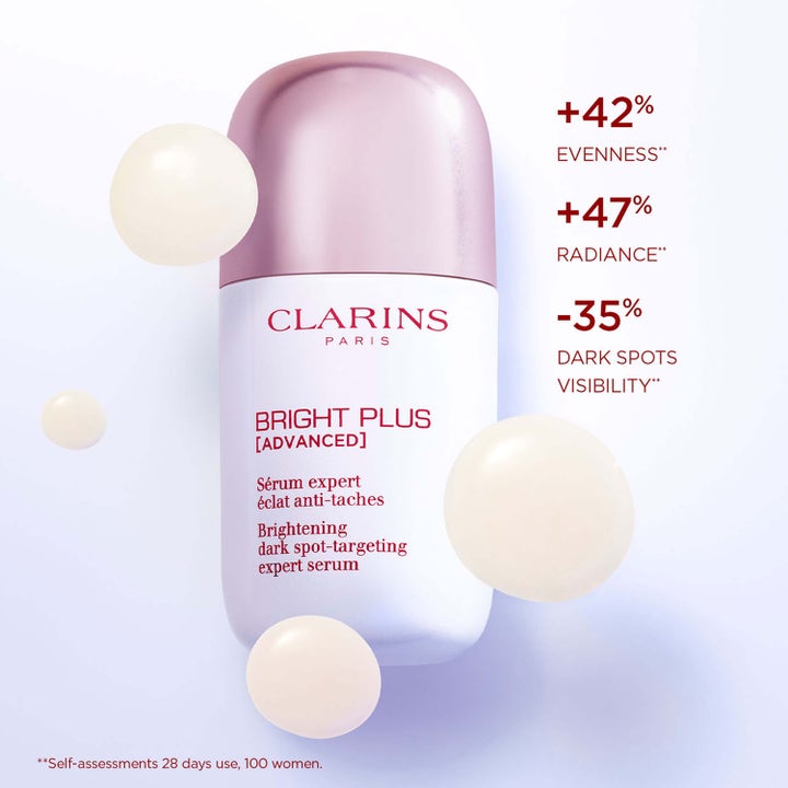 Clarins Bright Plus Advanced Expert Serum 30 ml i hvit flaske med rosa kork og tekst om 47 prosent mer glød