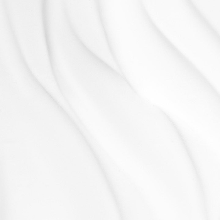 Dermalogica Intensive Moisture Cleanser 295 ml ansiktsrens med hvit og kremet tekstur som gir fuktighet