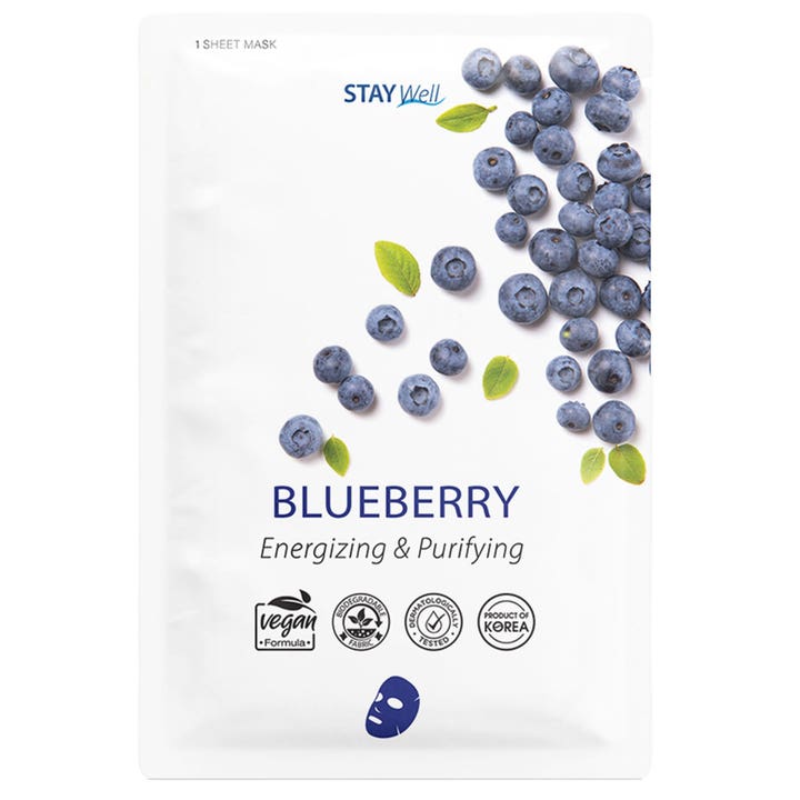 STAY Well Blueberry Sheet Mask 1 stk energigivende arkmaske i hvit pose dekorert med friske blåbær og blader