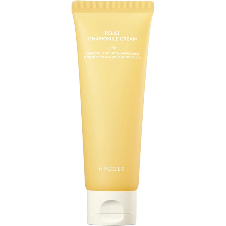 Hyggee Relief Chamomile Cream beroligende ansiktskrem i en matt gul tube som gir fuktighet til huden.