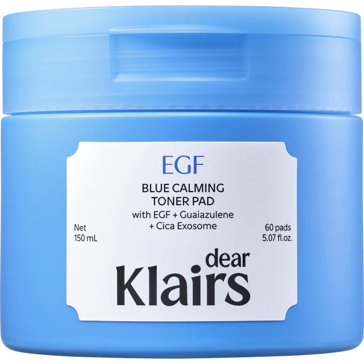 Dear Klairs EGF Blue Calming Toner Pad 60 pads beroligende ansiktspads i en blå krukke med hvit etikett