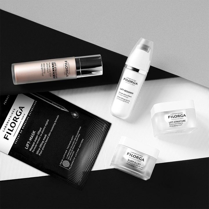 Filorga Sleep & Lift 50 ml oppstrammende nattkrem i hvit krukke vist i et moderne stilleben med hudpleieprodukter
