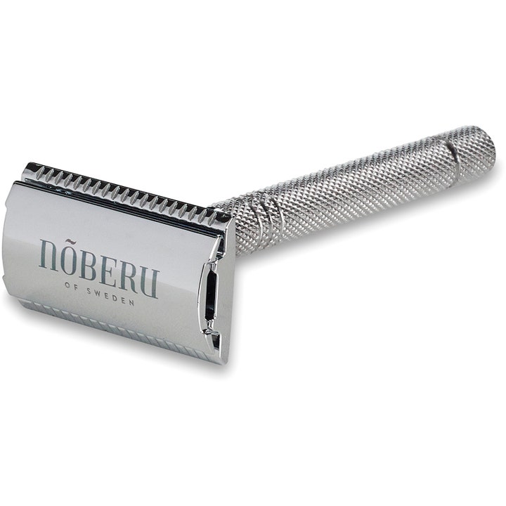 Nõberu of Sweden Safety Razor 1 stk gir en tett barbering i blank krom med riflet teksturert håndtak