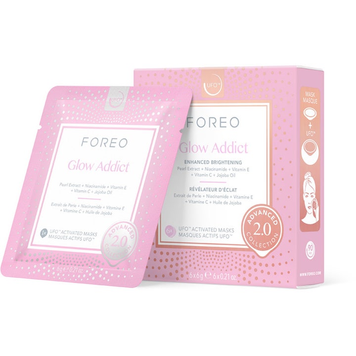 Foreo Glow Addict 6x6g glødgivende ansiktsmasker med perleekstrakt i rosa eske og pose med gulldetaljer