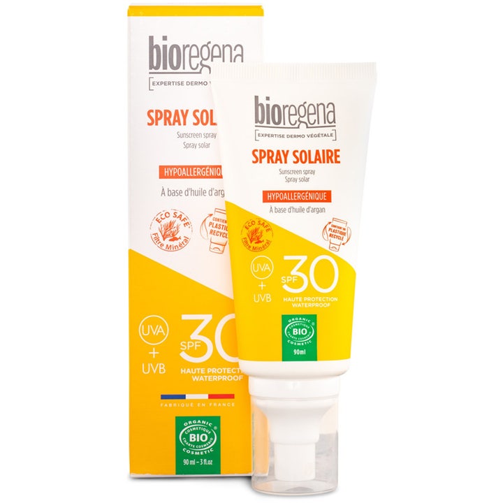Bioregena Spray Solaire SPF 30 90 ml vannfast solkrem i hvit tube med spraypumpe foran gul og hvit eske.