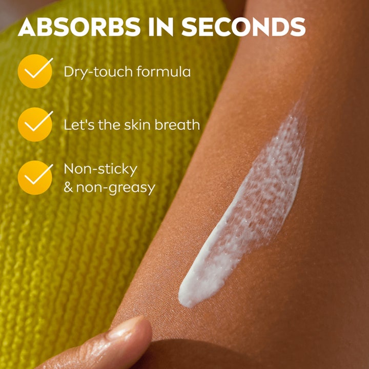 NIVEA Sun Protect & Moisture Invisible Finish 150 ml solkrem med dry-touch formula som absorberes på sekunder.