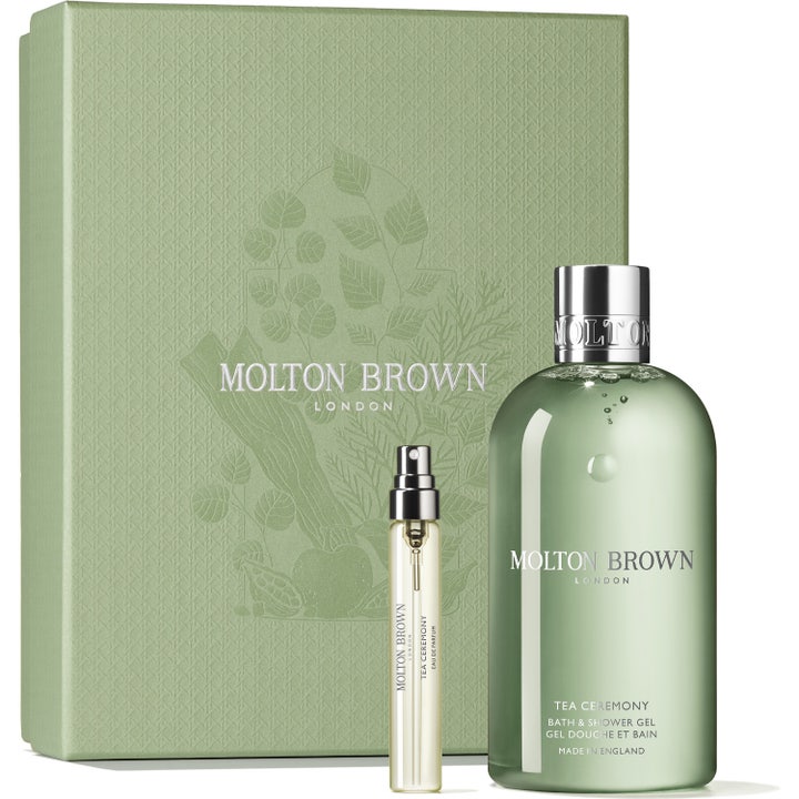 Molton Brown Tea Ceremony Gaveesett med dusjsåpe og parfyme i grønn eske dekorert med botanisk mønster