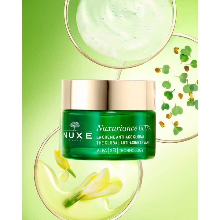 Nuxe Nuxuriance ULTRA 50 ml anti-aging dagkrem i grønn krukke med gullokk omgitt av botaniske ingredienser