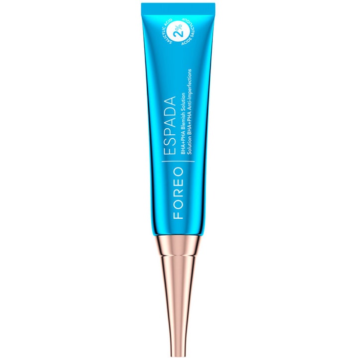 Foreo Espada BHA+PHA Blemish Solution 15 ml mot urenheter i et blått metallisk rør med spiss rosegullfarget tupp.
