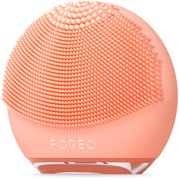 FOREO LUNA 4 go Peach Perfect 1 stk dyprensende ansiktsbørste i ferskenfarget silikon med myke nupper og hvit logo