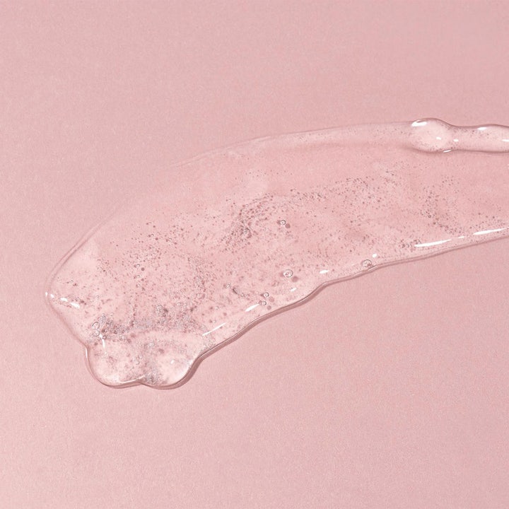 MÁDARA SOS Hydra Intense Rose Jelly 75 ml fuktighetskrem har en lett rosa geltekstur med små bobler.
