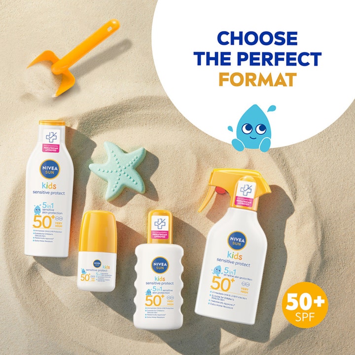 Nivea Sun Kids solkrem barn SPF 50+ i ulike formater på sand med en gul lekerive og en grønn sjøstjerne.