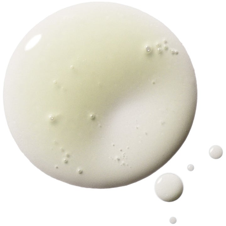 Verso N°6 Clarifying Gel 30 ml ansiktsrens med Retinol 8 viser en lett flytende tekstur med små luftbobler