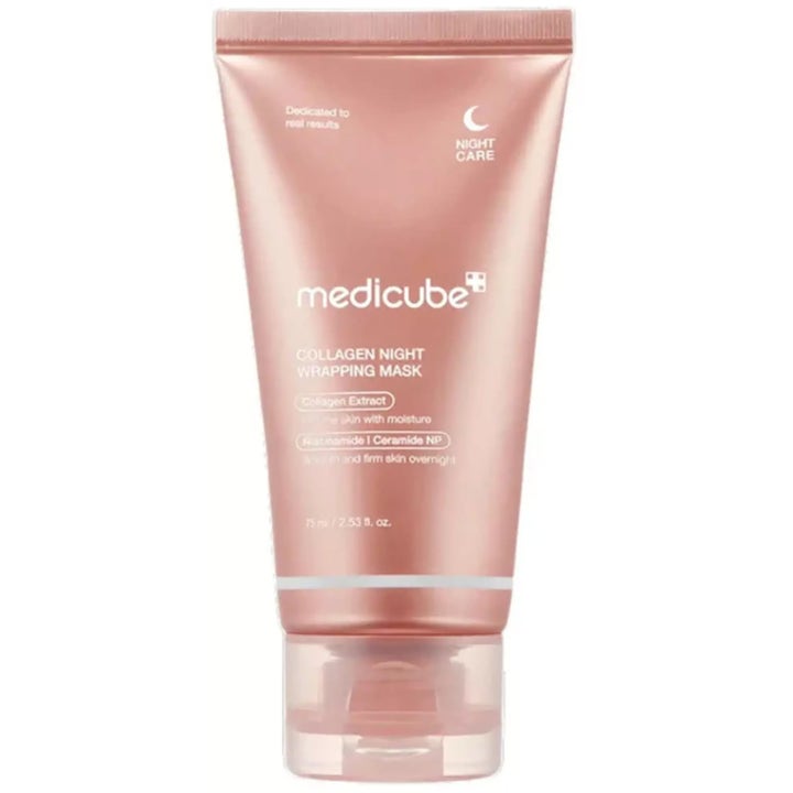 Medicube Collagen Night Wrapping Mask 75 ml oppstrammende nattmaske i en rosa metallisk tube med gjennomsiktig kork