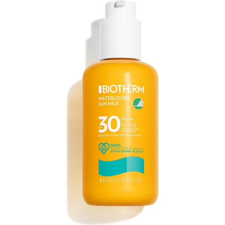Biotherm Waterlover Sun Milk SPF30 200 ml solkrem med en kremet hvit tekstur som gir fuktighet