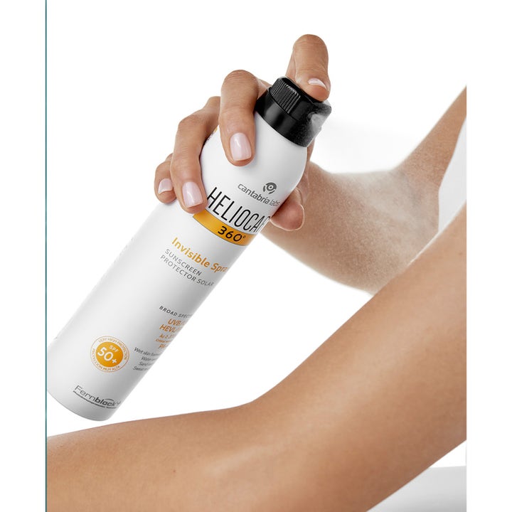 Heliocare Invisible Spray SPF 50+ 200 ml solkrem til kropp sprayes på huden for usynlig UV-beskyttelse.