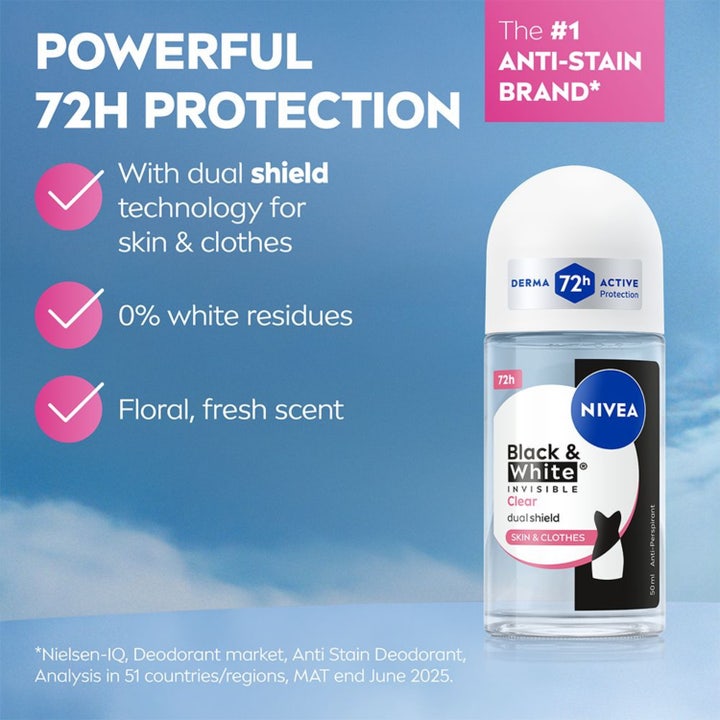 NIVEA Black & White Original 50 ml roll-on deodorant i glassflaske som motvirker hvite merker og gule flekker.