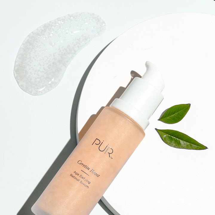 PÜR Ceratin Booster Age Defying Retinol Serum 30 ml aldersbekjempende ansiktsserum i frostet flaske med klar gel.