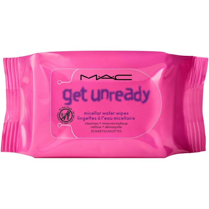 MAC Get Unready Micellar Water Wipes 30 stk rensende sminkefjerner i en knallrosa plastemballasje med lilla detaljer.