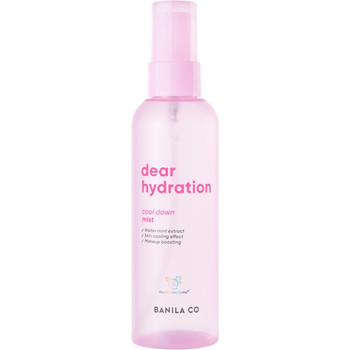 Banila Co Dear Hydration Cool Down Mist ansiktsspray gir fuktighet i en rosa frostet plastflaske med spraypumpe.