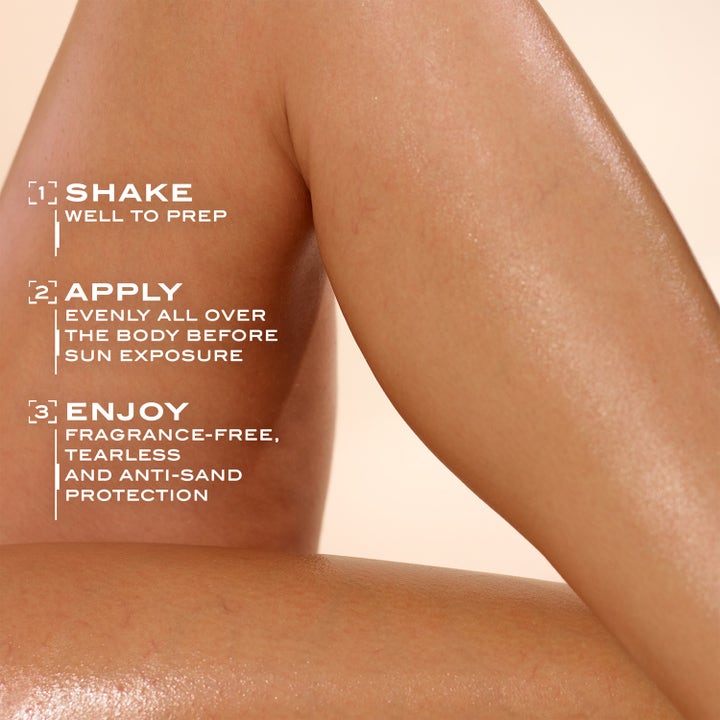 Lancaster Sun Beauty Body Mist SPF30 200 ml solkrem viser påføring og tekst om anti-sand beskyttelse på hud