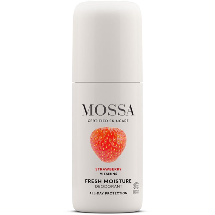 Mossa Fresh Moisture Deodorant roll-on gir beskyttelse hele dagen i en hvit flaske prydet med et friskt, rødt jordbær.
