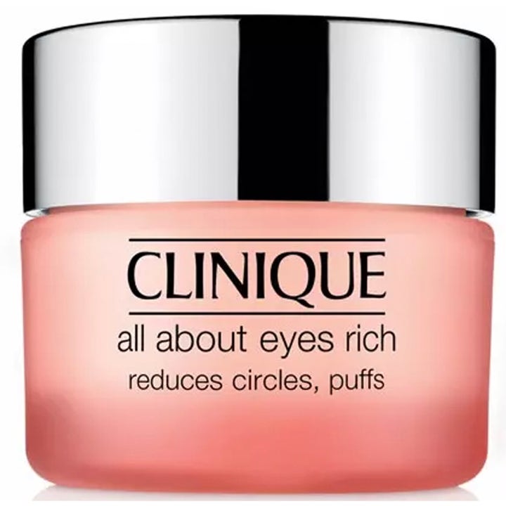 Clinique All About Eyes Rich 15 ml øyekrem mot mørke ringer og poser i en ferskenfarget frostet glasskrukke med sølvlokk.