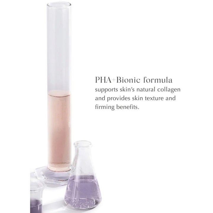 Exuviance Age Less hudpleie med PHA og Bionic formula som styrker kollagen og gir fastere hud i laboratorieglass