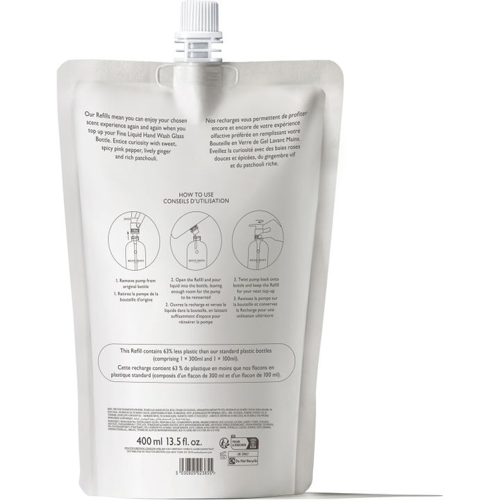 Molton Brown Fiery Pink Pepper 400 ml refillpose til håndsåpe med bruksanvisning og ingrediensliste på baksiden.
