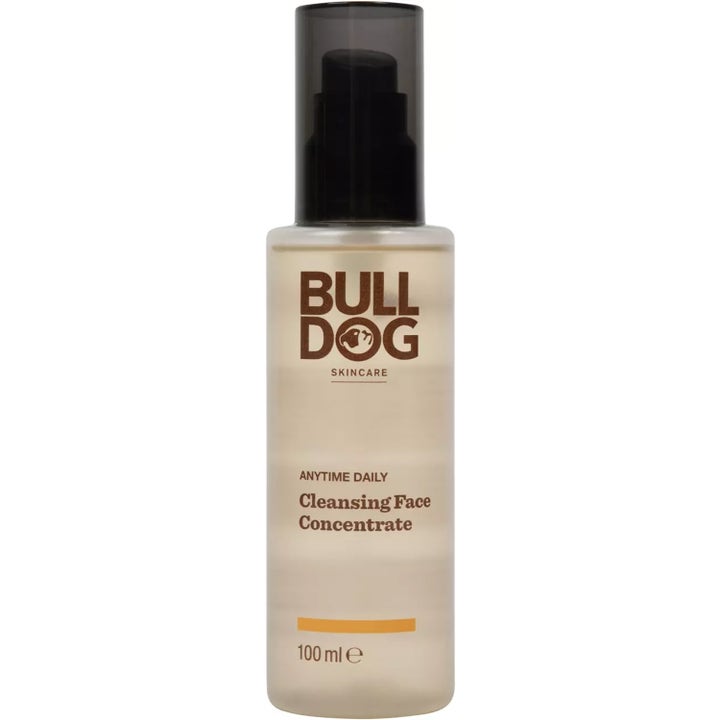 Bulldog Anytime Daily Cleansing Face Concentrate 100 ml ansiktsrens i frostet plastflaske med sort pumpe