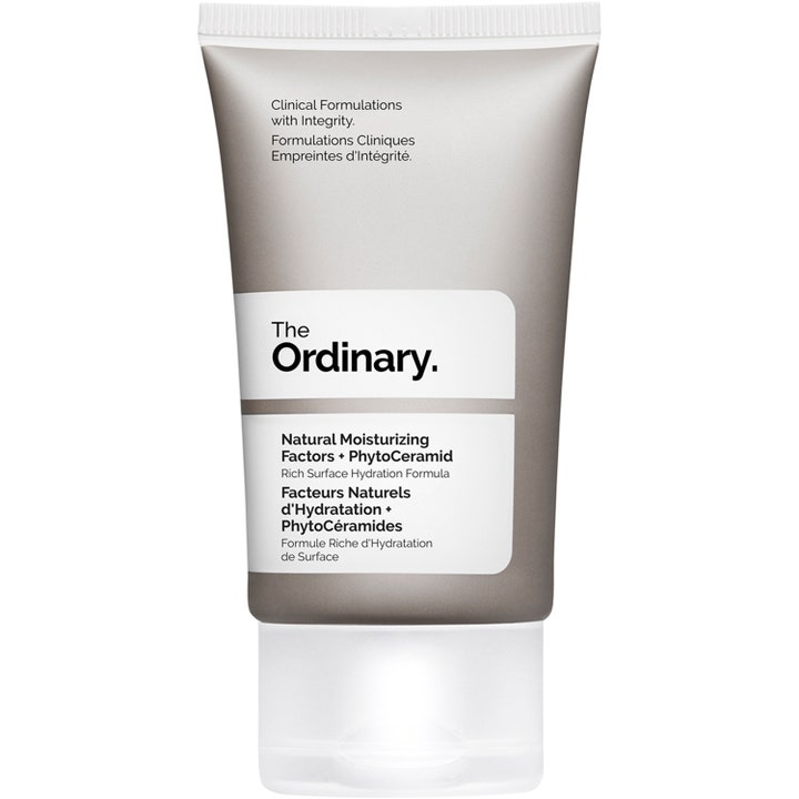The Ordinary Natural Moisturizing Factors + PhytoCeramid fuktighetskrem gir rik hydrering i en grå tube med hvit etikett.